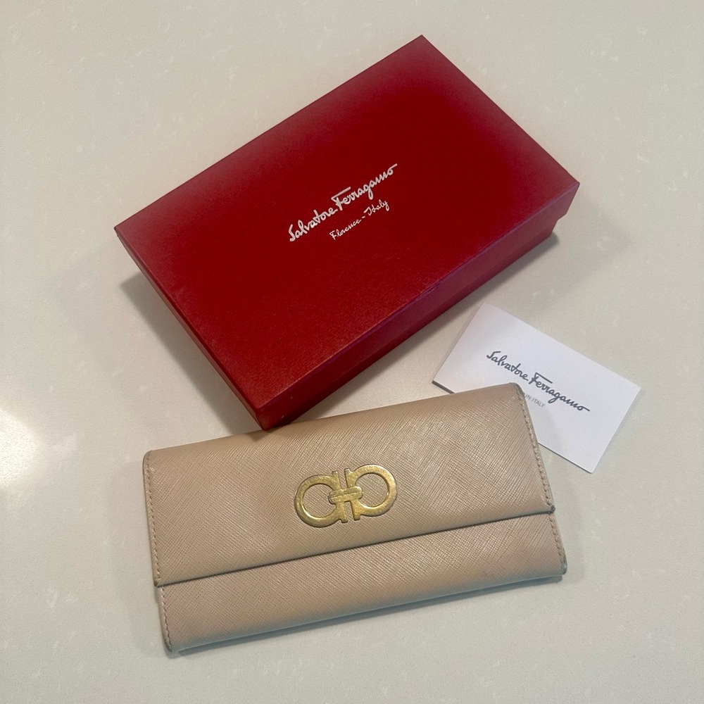 Salvatore Ferragamo Leather Wallet *FREE  Ferragamo Cosmetic Pouch Inclu…
